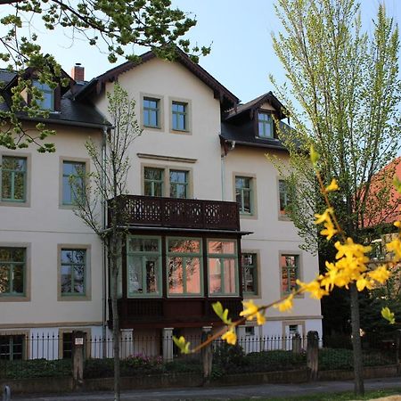 Traumhafte Etagenwohnung In Guenderzeitvilla Dresda Esterno foto